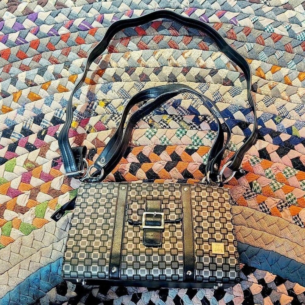 Miche brown and black purse with adjustable strap and seven additional fronts
